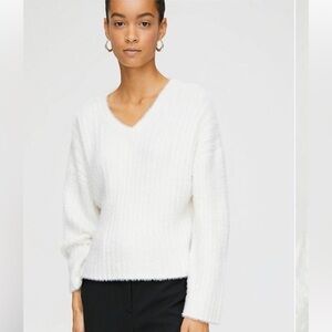 Babton‎  Aritzia Fuzzy Ribbed White Sweater XS